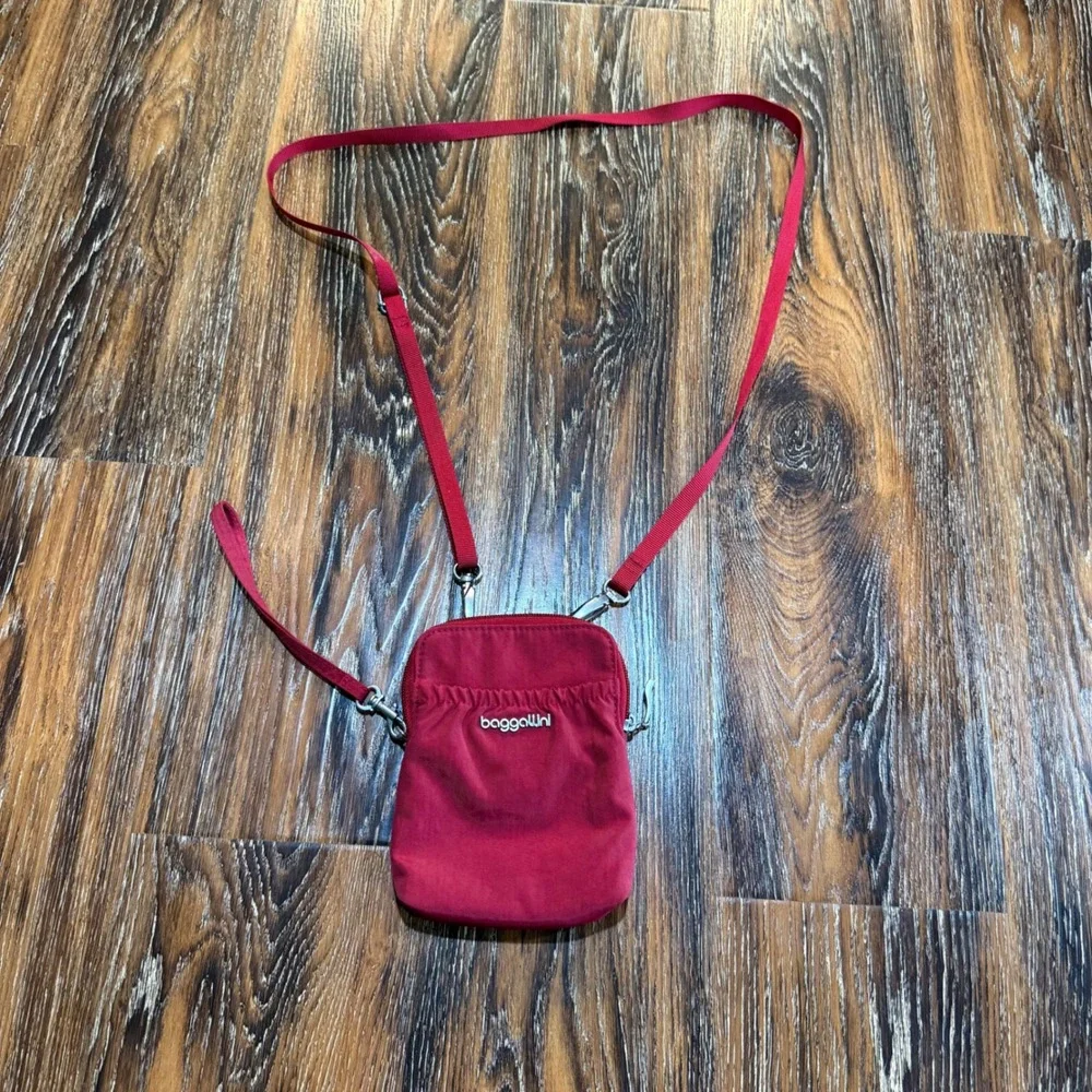 Baggallini Red Nylon RFID Crossbody Wristlet Travel Pouch Bag Purse